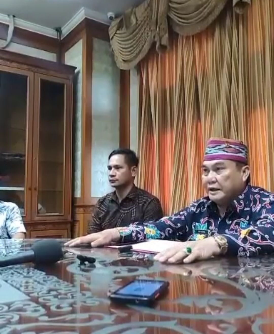 Bupati Kutai Barat Akhirnya Klarifikasi Setelah Viral Ajudannya Pukul Sopir Truk