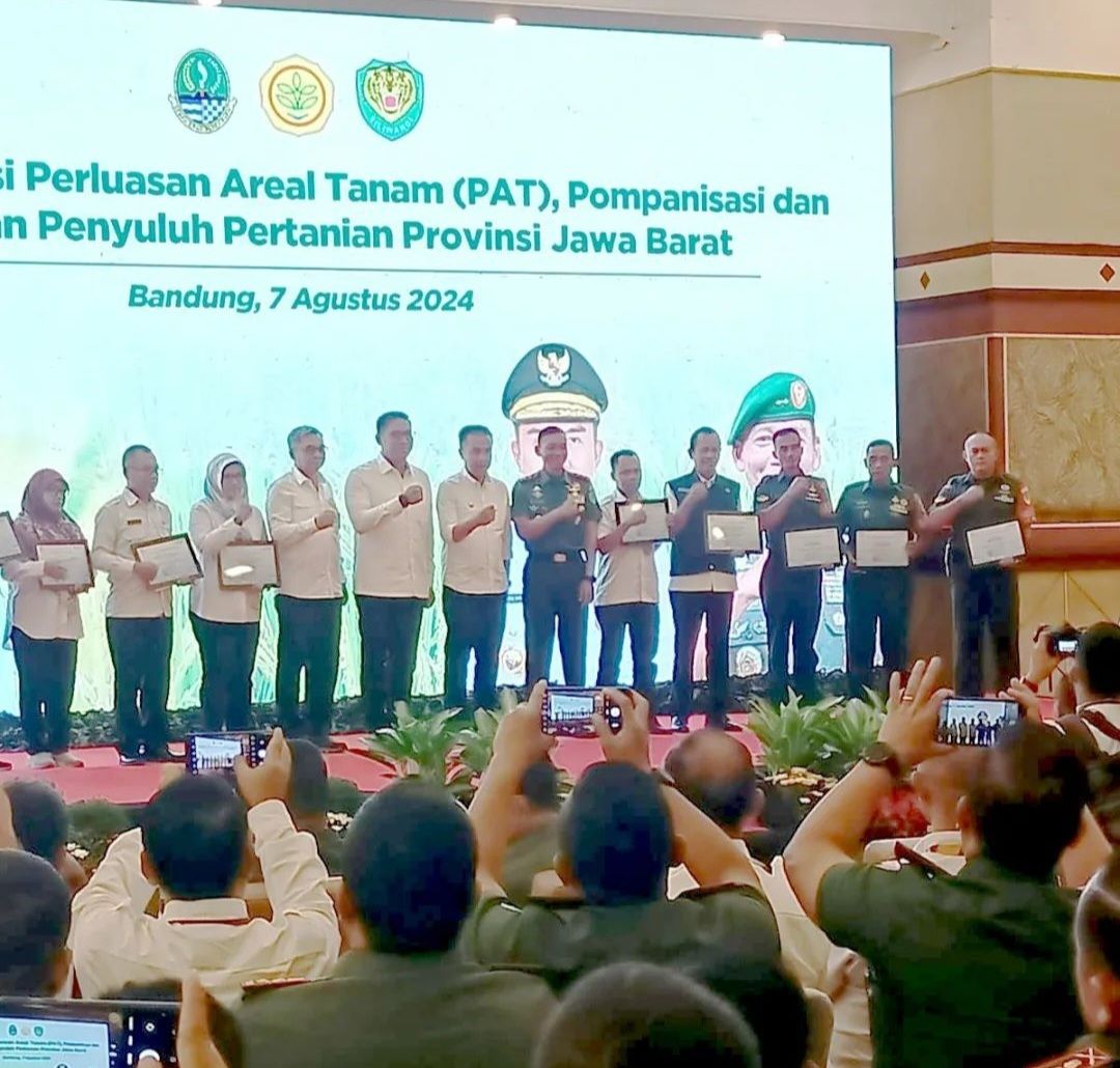 Dandim 0613 Ciamis Ucapkan Selamat Pada Serma Takril Yang Mendapat Penghargaan Dari Menteri Pertanian