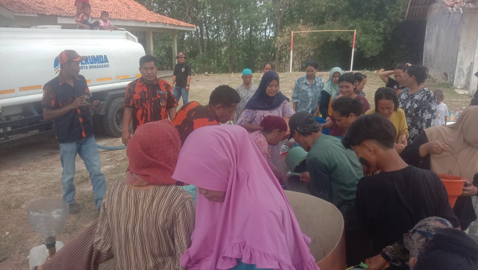 BKPB PP PC Kabupaten Bekasi Bersama Perumda Tirta Bhagasasi Adakan Bakti Sosial Salurkan Air Bersih di Cibarusah