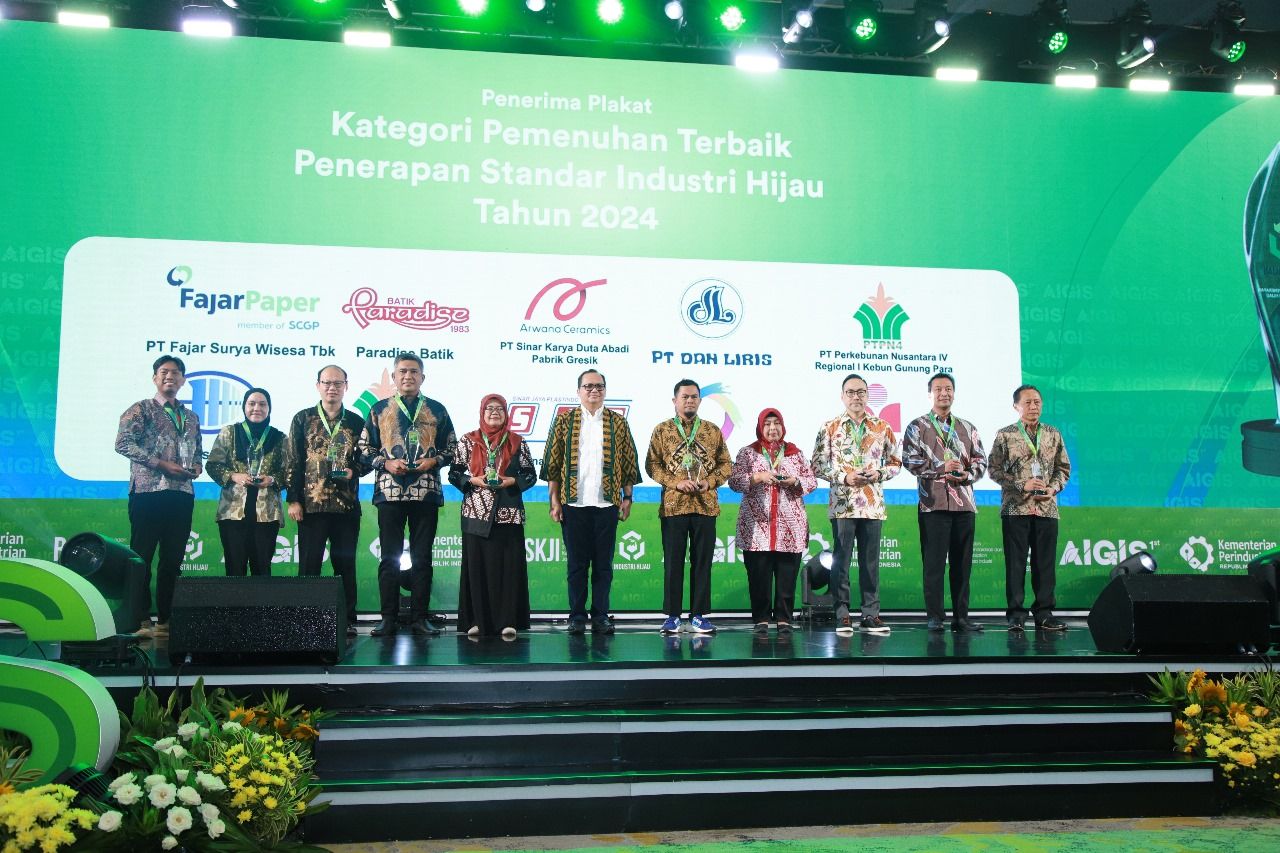 FajarPaper Raih Predikat Pemenuhan Terbaik Penerapan Standar Industri Hijau Pada Penghargaan Industri Hijau 2024