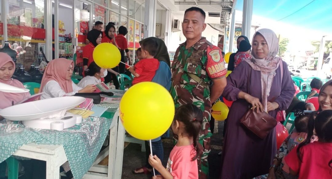 Babinsa Koramil 1313 Banjar Hadir Dalam Giat Posyandu