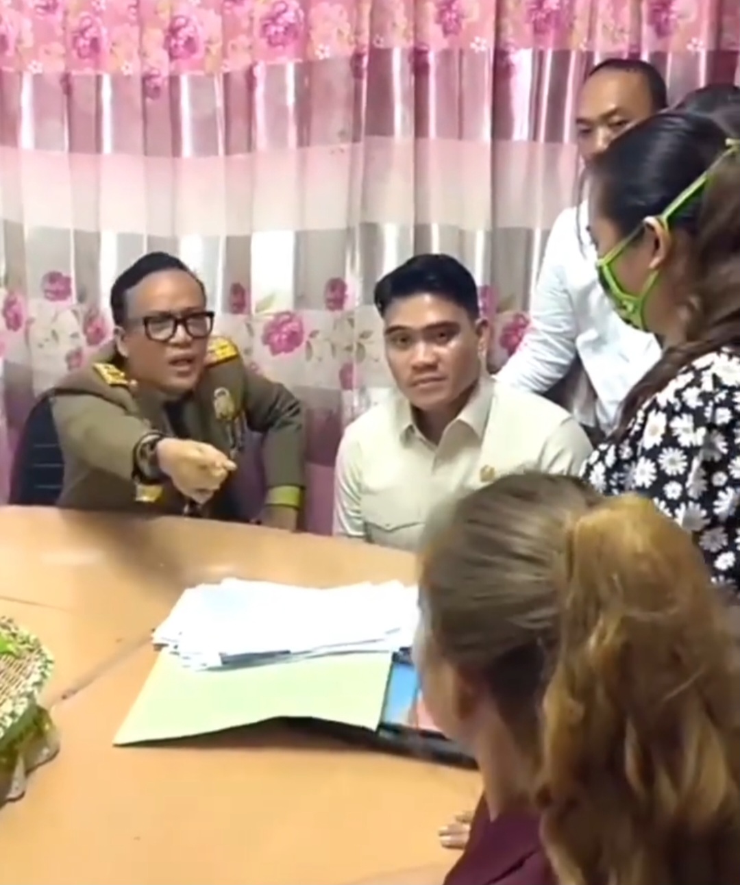 Geram,Wamenaker Gagal Mediasi Penahanan Ijazah Eks Karyawan