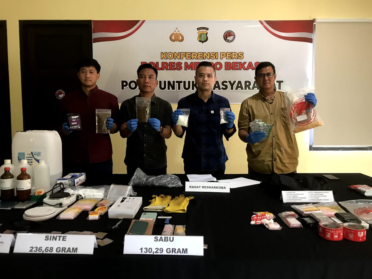 Enam Tersangka Jaringan Narkoba Lintas Daerah Ditangkap Satresnarkoba Polres Metro Bekasi