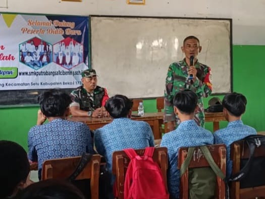 Siswa SMK Putra Bangsa Setu Diberikan  Semangat  Baru Saat MPLS Oleh TNI Koramil 06/Setu 