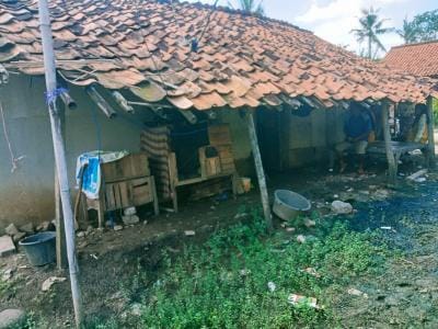 Miris, Pasangan Suami Istri di Banjarsari Tinggal di Tempat Reot dan Rapuh