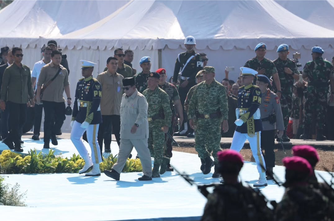 Presiden Prabowo Gelar Pasukan Operasional dan Kehormatan Militer di Landasan Suparlan, Komplek Pendidikan dan Pelatihan Komando Pasukan Khusus (Kopassus) Batujajar