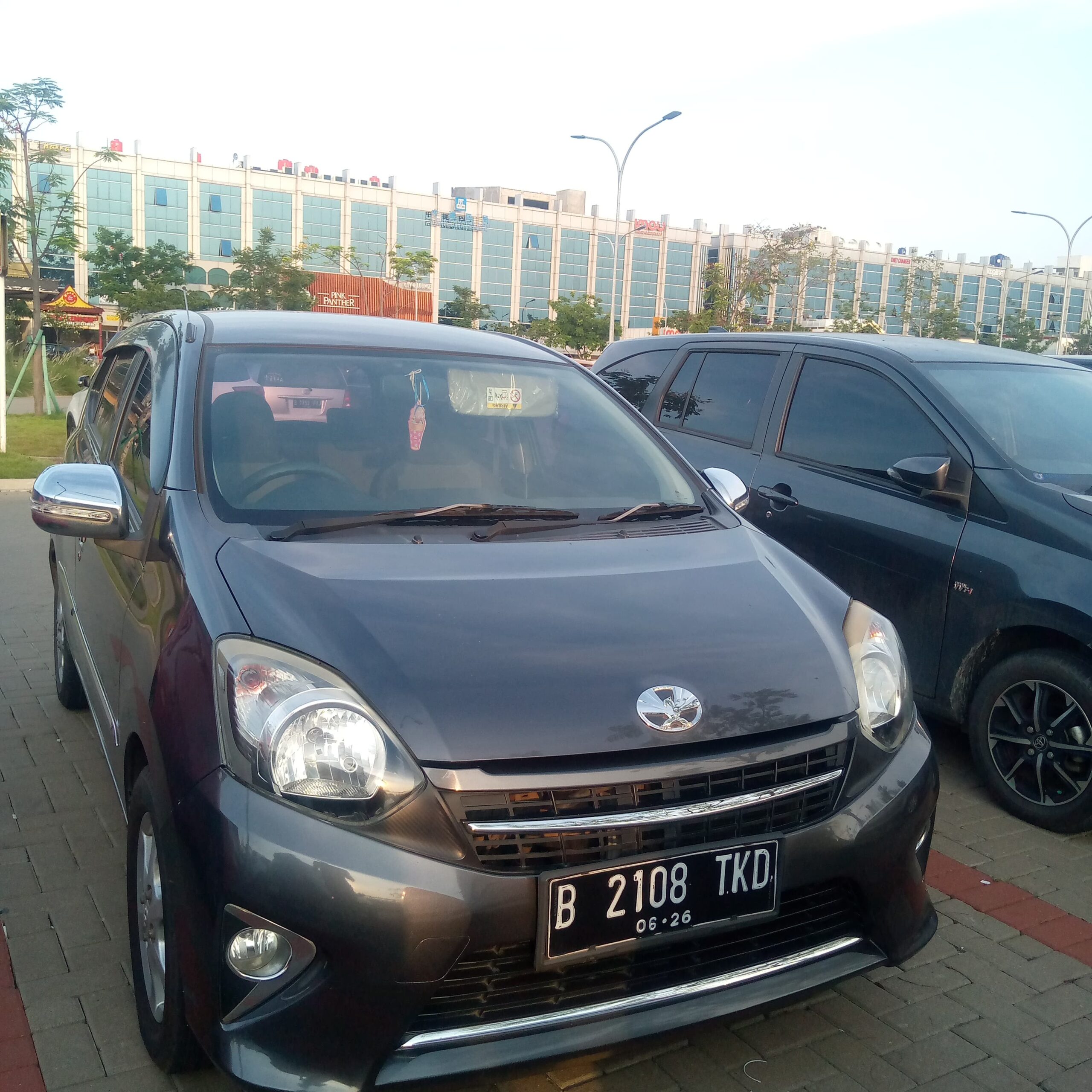 Seorang  Ibu Muda  Histeris, Melihat Mobilnya Diduga Dibawa Kabur Orang Tak Dikenal di Tambun Utara 