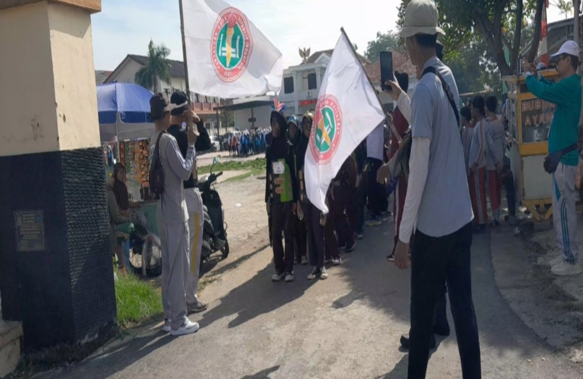 Guru Sehat Negara Kuat,PGRI Kecamatan Karang Bahagia Gelar Jalan Sehat di Hari Guru 2025