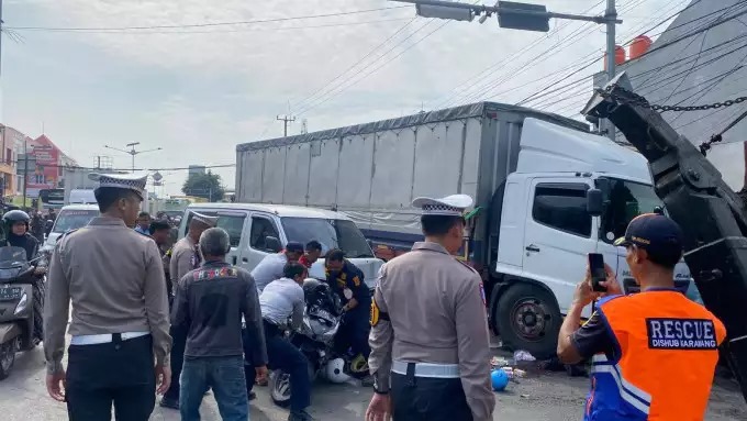 Kecelakaan Beruntun di Jalan Raya Ahmad Yani Cikampek 2 Orang Tewas 5 Lukaluka