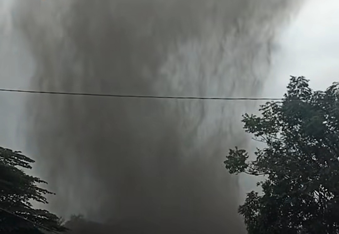 Warga Diharap Waspada,Hujan Pasir di Balaraja Tangerang Penomena Alam