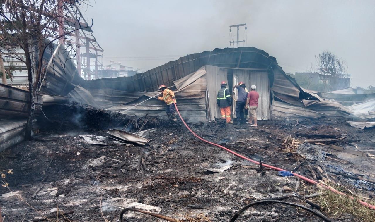 Gudang Kayu di Tarumajaya Ludes Terbakar, Api Baru Padam Usai 4 Jam