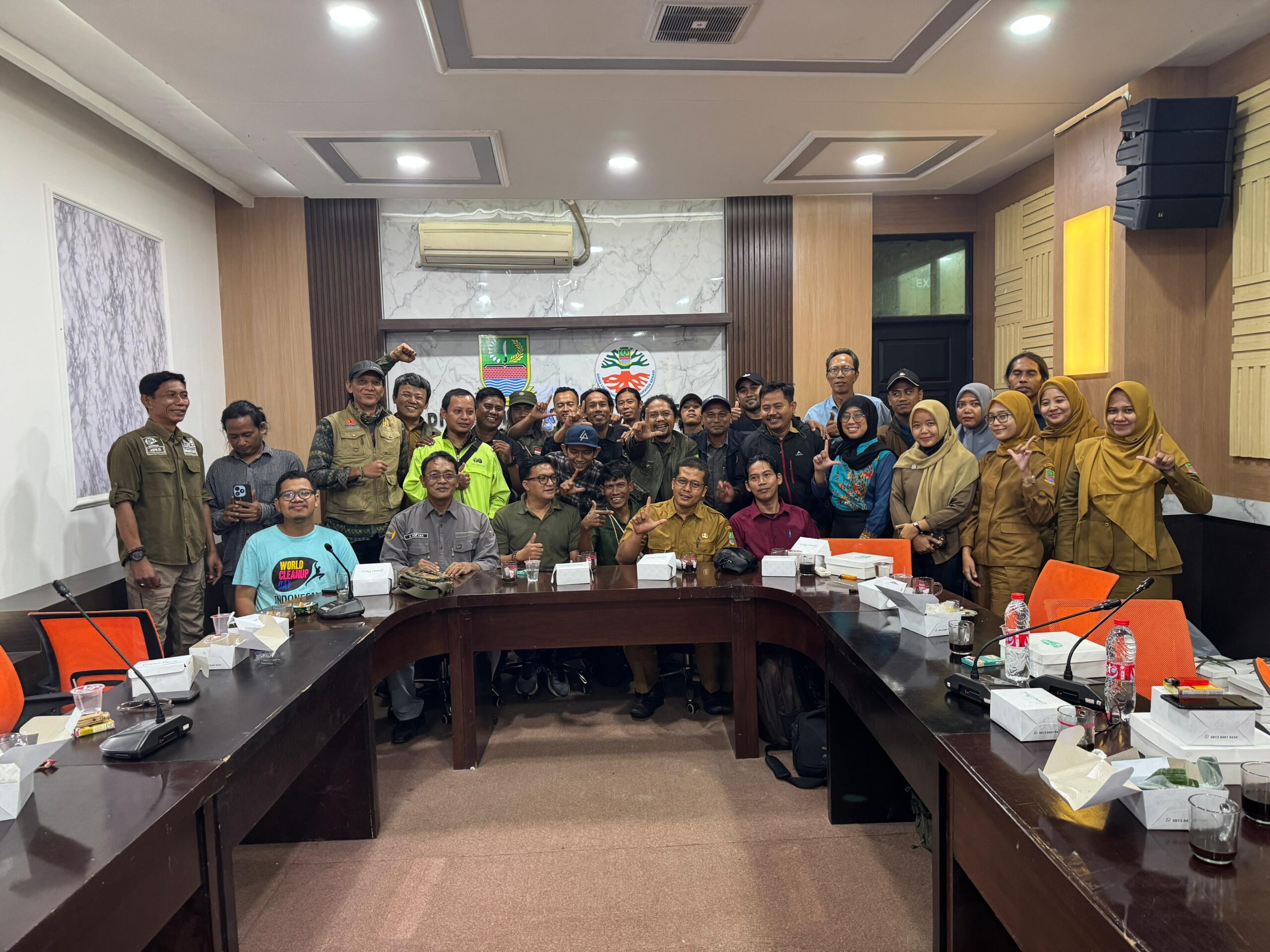 DLH Kab Bekasi Bersama Para Pegiat lingkungan Bahas Pemanfaatan Lahan Kritis di Daerah Aliran Sungai