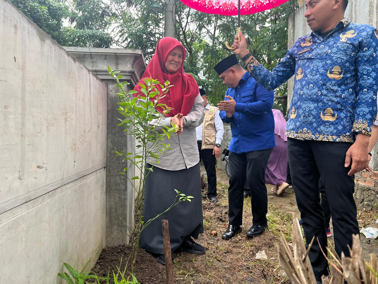 Green Santri Movement: Langkah Nyata KNPI Kabupaten Bekasi Menghijaukan Lingkungan Pesantren