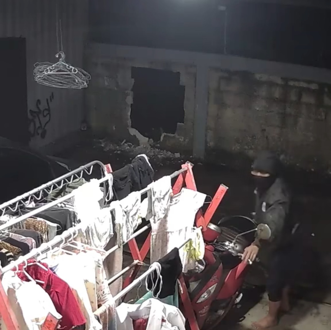 Aksi Maling Motor Bobol Tembok di Bogor