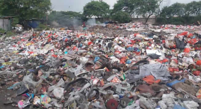 Bau Menyengat, Tumpukan Sampah Liar di Wilayah Desa Pasir Gombong