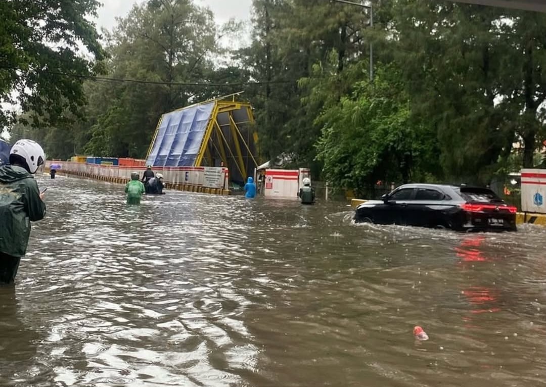Banjir Kepung Jakarta Hingga Bekasi