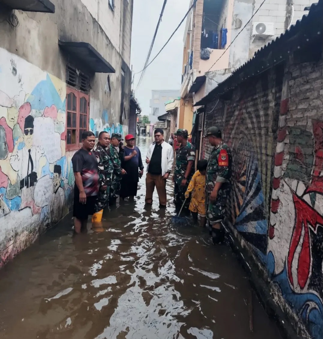 Dandim 0509/Kab Bekasi Turun Langsung Tinjau Banjir Tarumajaya