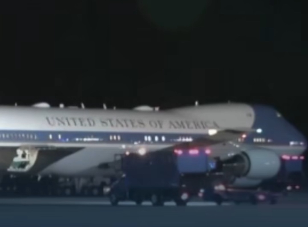 Pesawat Presiden Trump Putar Arah Ketika Alami Gangguan Kelistrikan