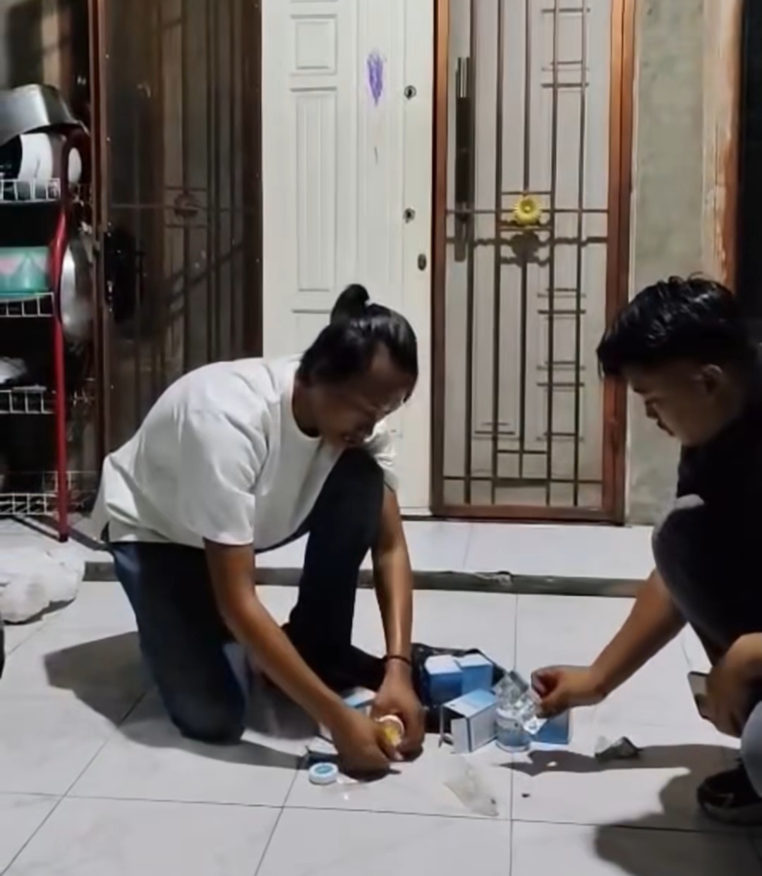 Operasi Senyap Dini Hari, Kapolres Metro Bekasi Sikat Obat Keras di Kampung Kavling: 4 Orang Diamankan