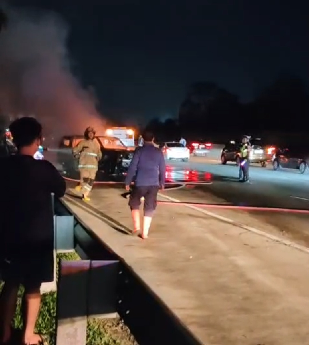 Kecelakaan Hebat di Tol Jagorawi KM31 Satu Mobil JETOUR Terbakar