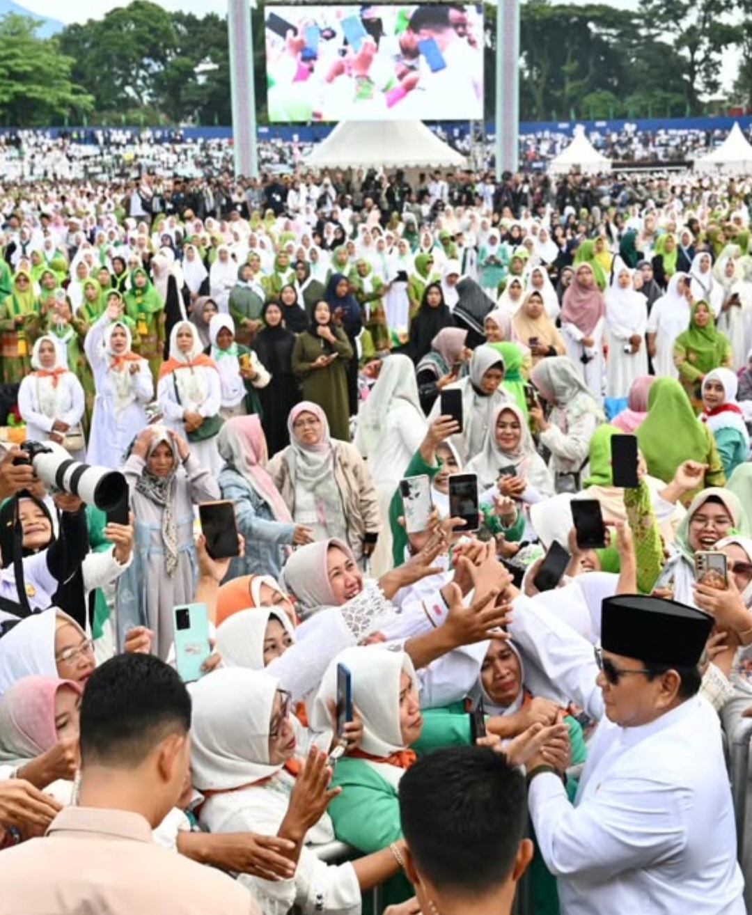 Presiden Prabowo Hadiri Mujahadah Kubro Satu Abad Nahdlatul Ulama di Stadion Gajayana