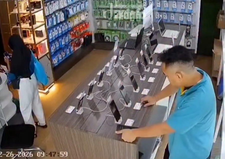Aksi Pencurian Handphone di Toko Servis, Pelaku Jelas Terekam CCTV
