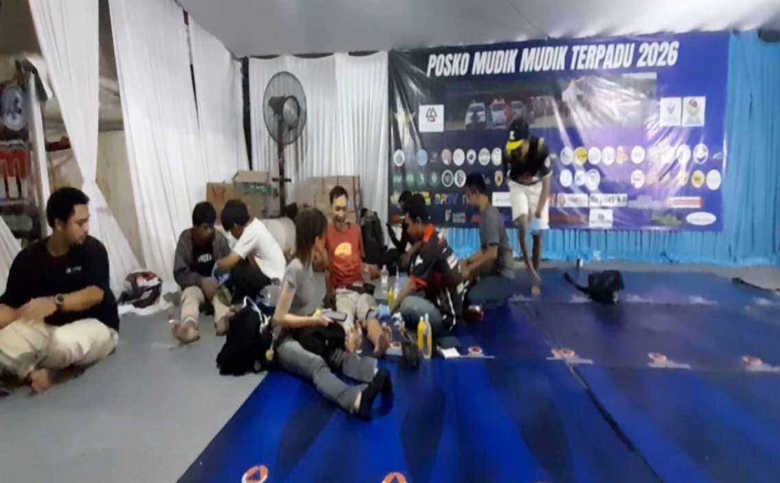 Gerak Cepat Tim Rescue Posko Mudik Terpadu JURPALA dan KOSMI Indonesia Menolong Insiden Kecelakaan Lalu Lintas
