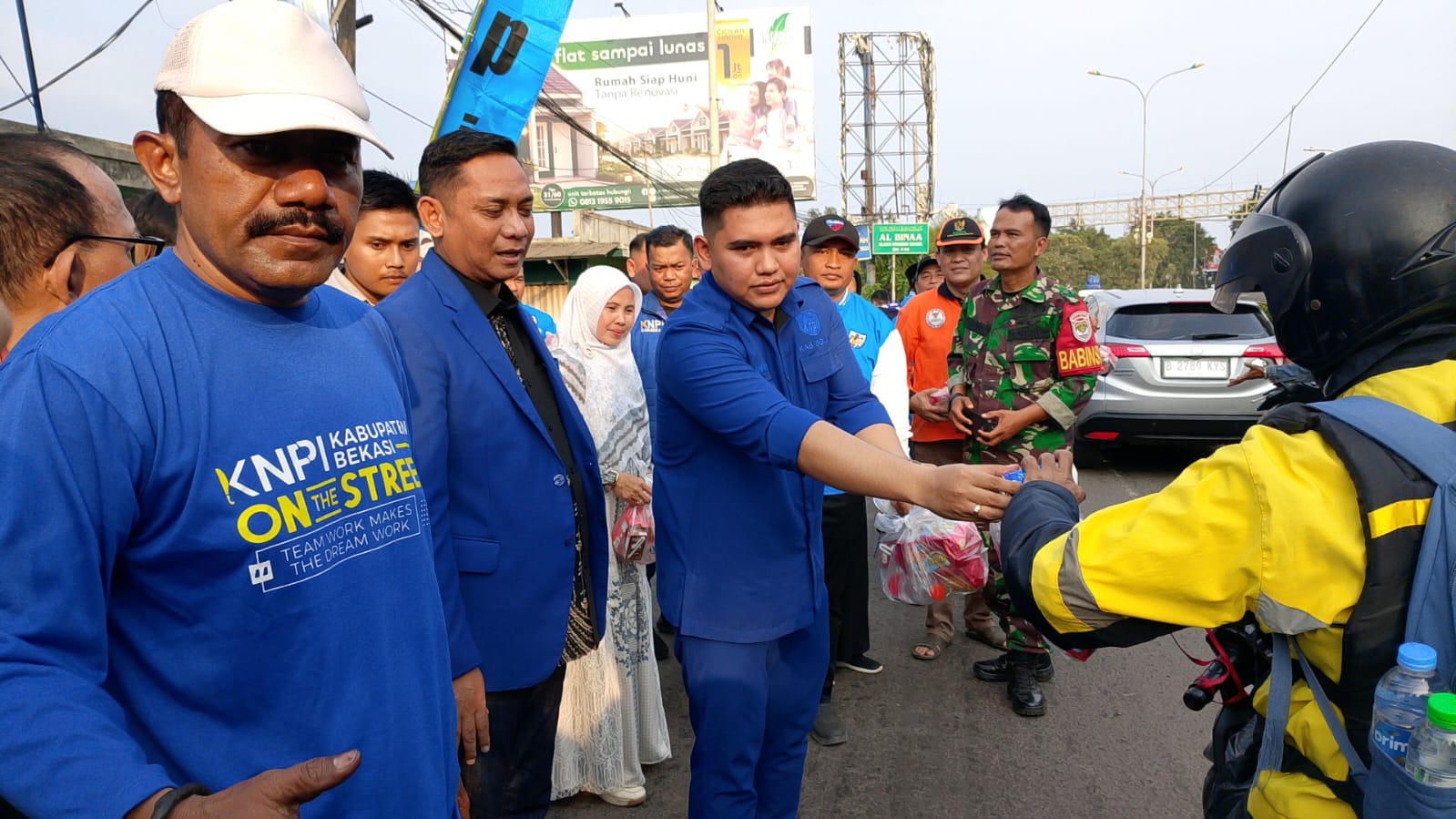 Plt. Bupati Bekasi Resmikan Posko Mudik KNPI 2026 dan Bagikan Ribuan Takjil