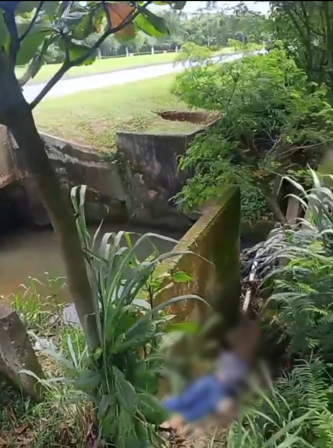 Warga Karawang Temukan Sesosok Mayat di Saluran Air