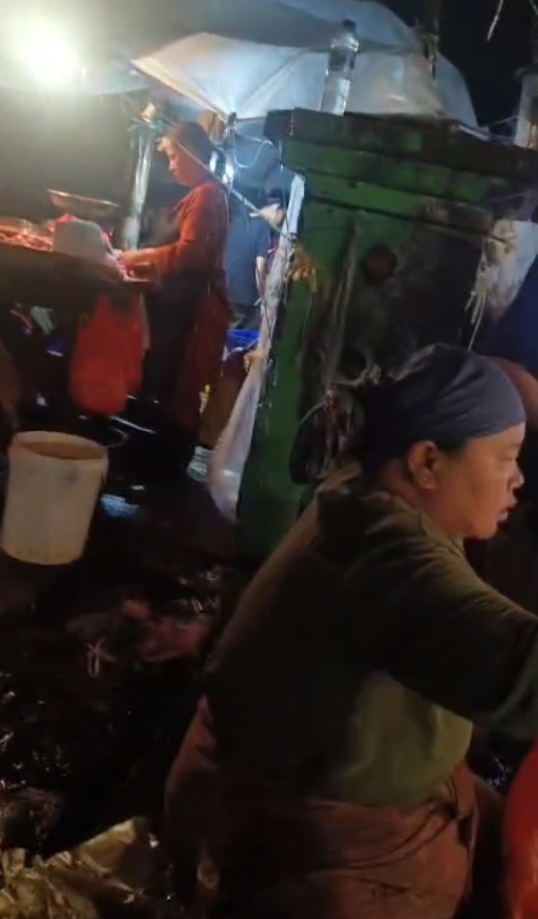 Pedagang Pasar Tumpah Cikarang Mengeluh, Dugaan Pemerasan oleh Oknum yang Mengaku dari BUMDes