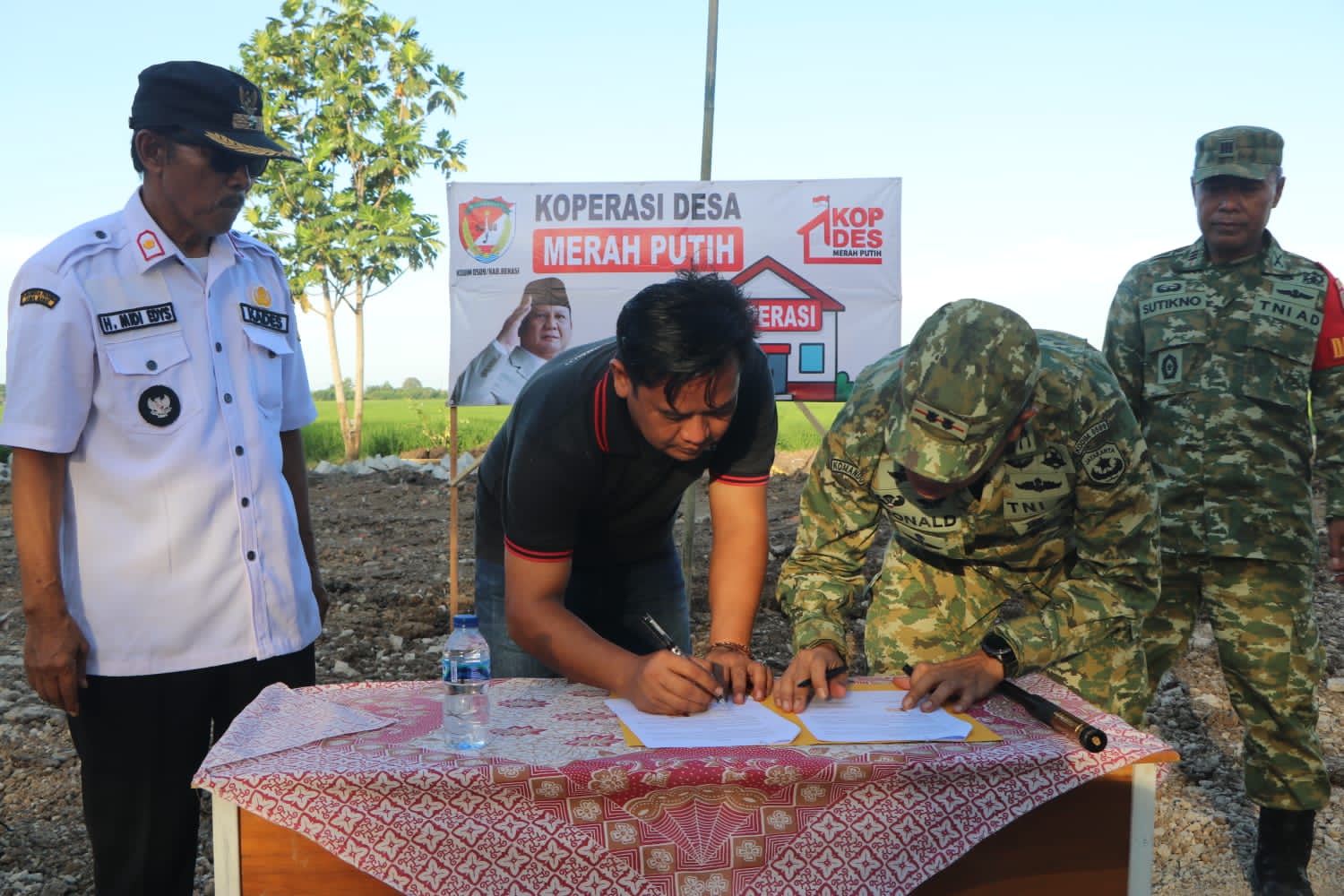 Peletakan Batu Pertama Pembangunan Koperasi Desa Merah Putih di Karangreja Oleh Dandim 0509/Kab Bekasi