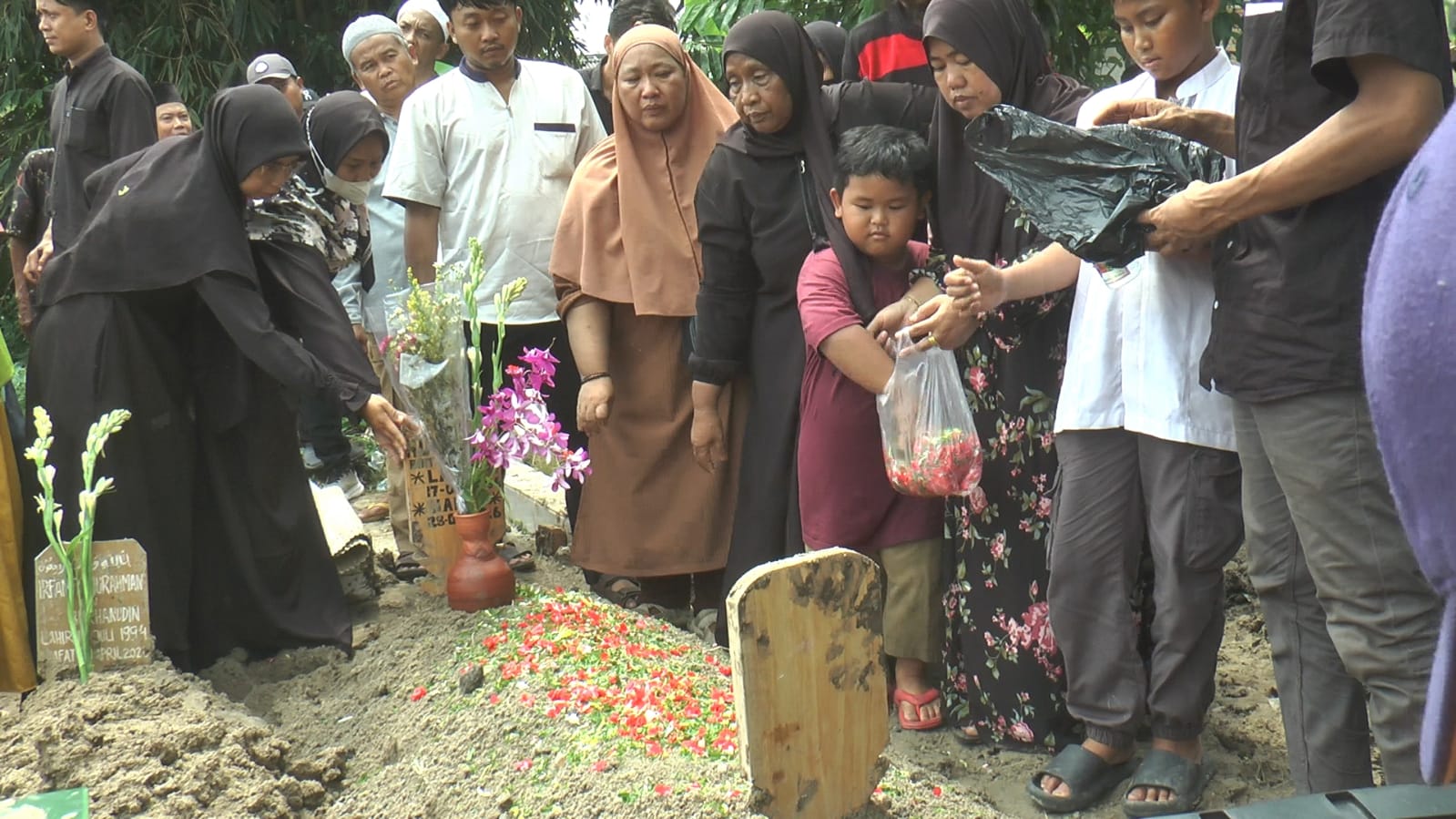 Kisah Pilu Nurlaela, Guru SD yang Gugur dalam Tragedi Kereta di Bekasi Timur