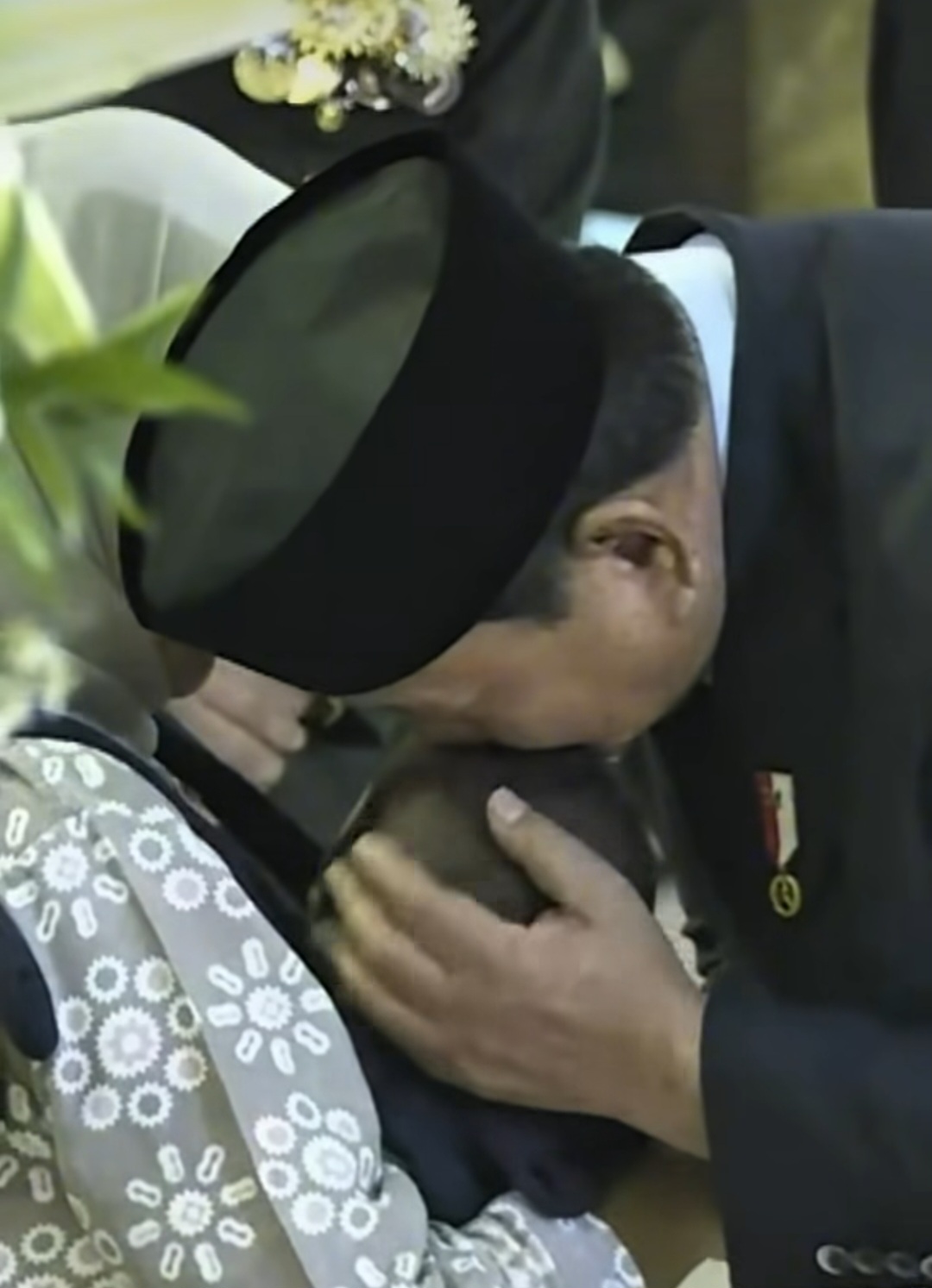 Presiden Prabowo Beri Penghormatan Ketiga Jenazah Prajurit TNI Yang Gugur