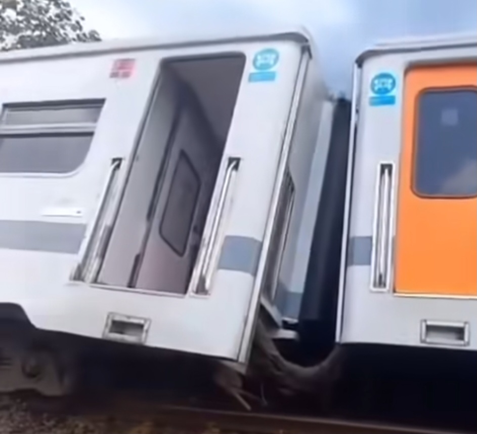 Kereta Api Bangunkarta Anjlok di Bumiayu Brebes
