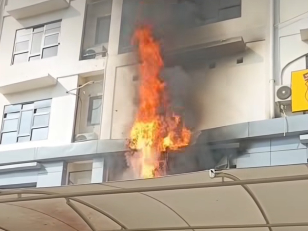 Kantor Polres Metro Jakarta Barat Terbakar