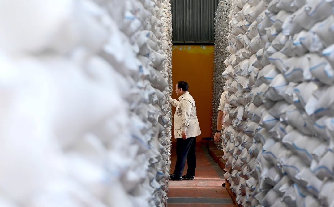 Memastikan Ketersediaan Pangan, Presiden Prabowo Sidak Komplek Gudang Bulog di Magelang