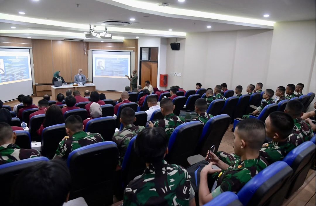 Unhan RI Selenggarakan Kuliah Umum, Menghadirkan Dr David Pottie Dari Canadian Force College