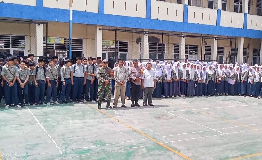 Bhabinkamtibmas Polsek Cibarusah Gelar Program Police Go To School