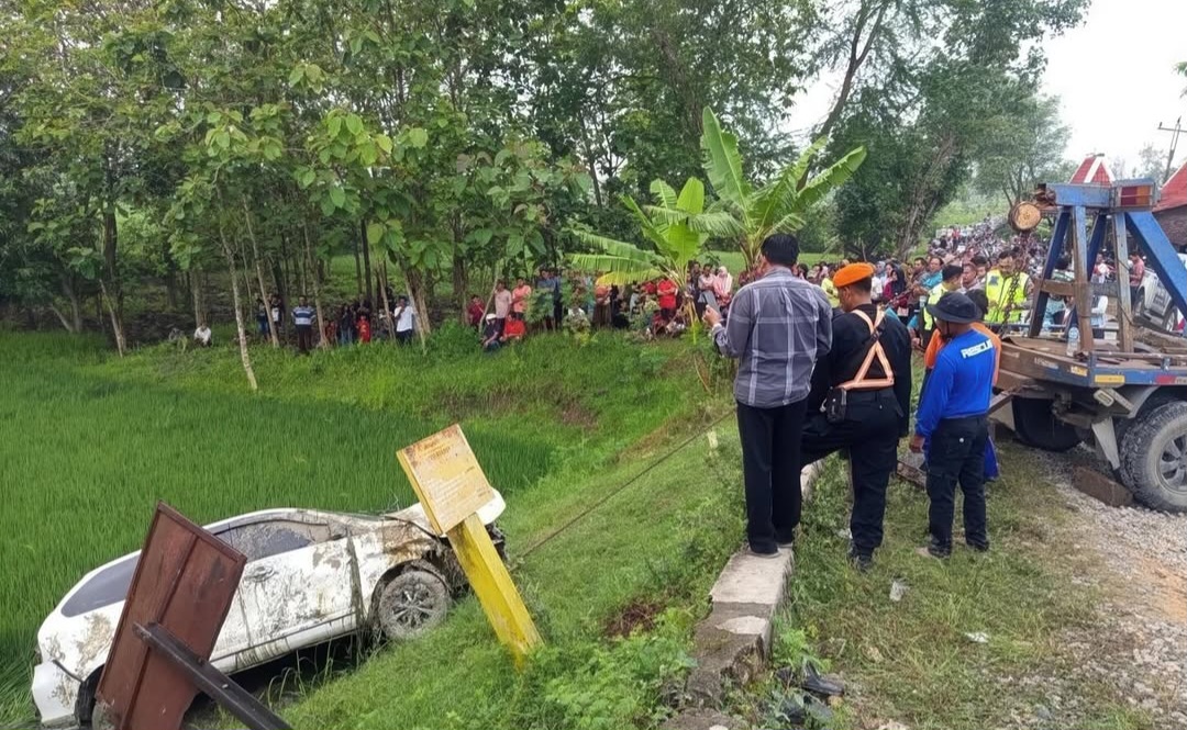 Makan Korban Lagi,Kereta Api Tabrak Mobil Avanza di Grobogan Jawa Tengah 4 Orang Tewas