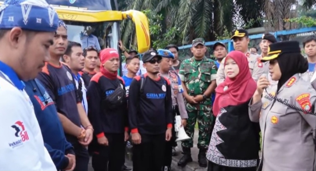 Ribuan Buruh Bekasi Berangkat ke Monas, Polres Metro Bekasi Berikan Pengamanan dan Pelayanan Maksimal