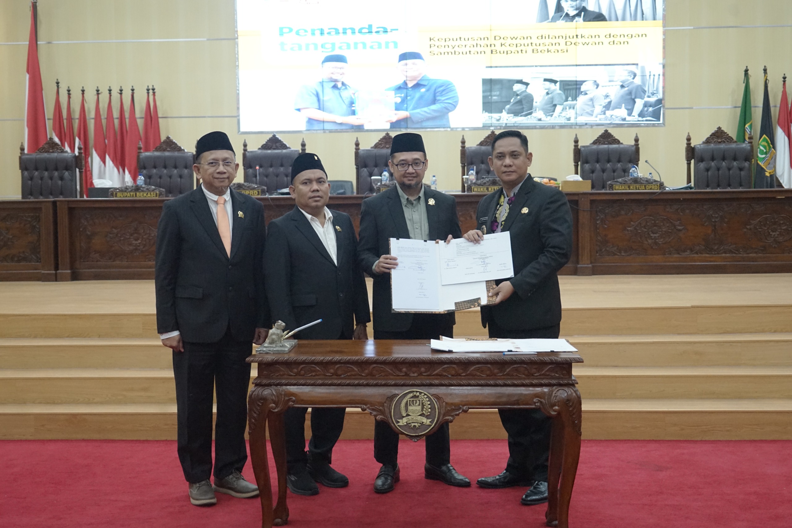 Pemkab Bekasi dan DPRD Sahkan Raperda Tentang Perlindungan Guru dan Tenaga Kependidikan