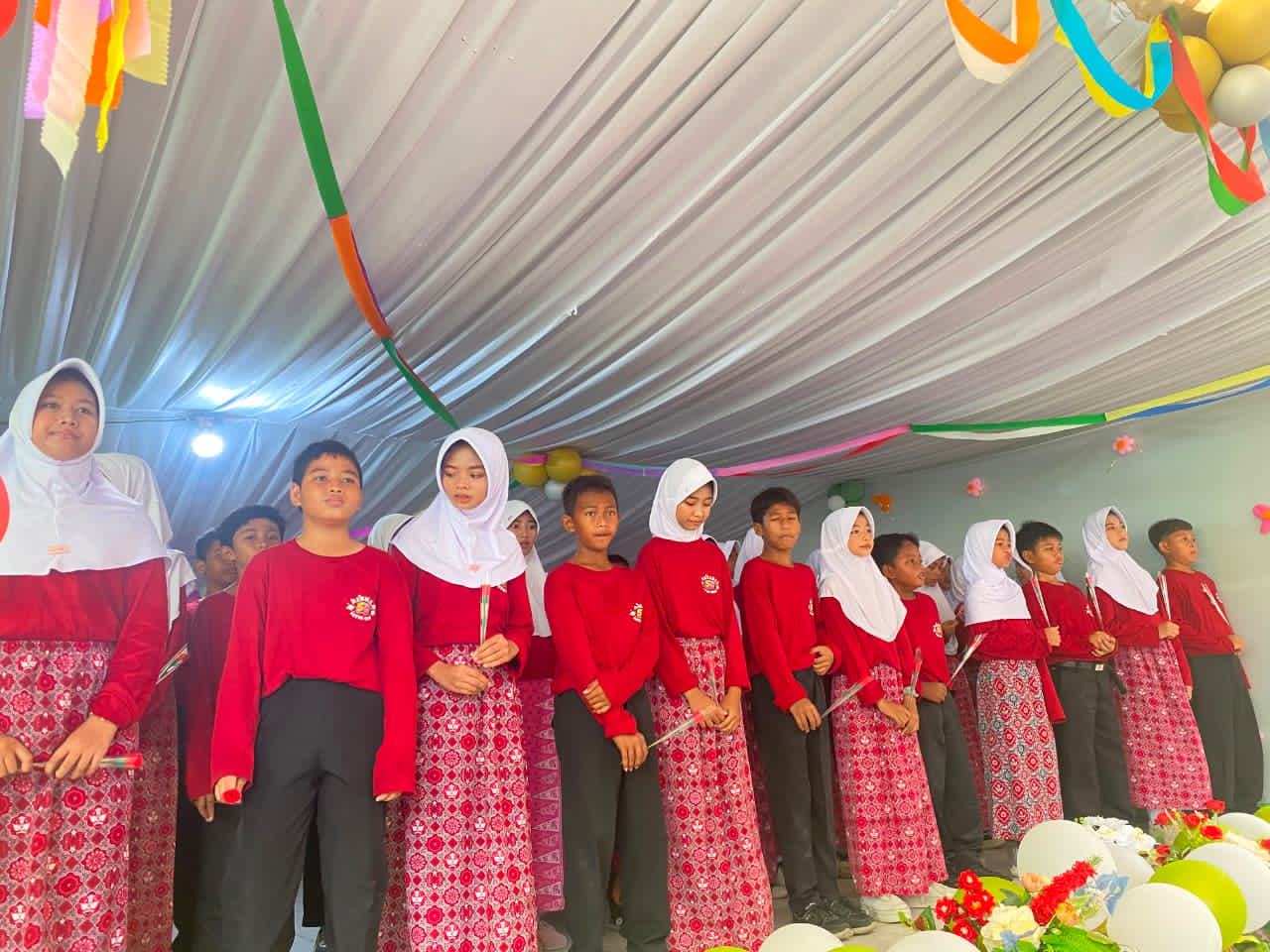 Pentas Seni Meriahkan Perpisahan Siswa Kelas VI SDN Karangsetia 01