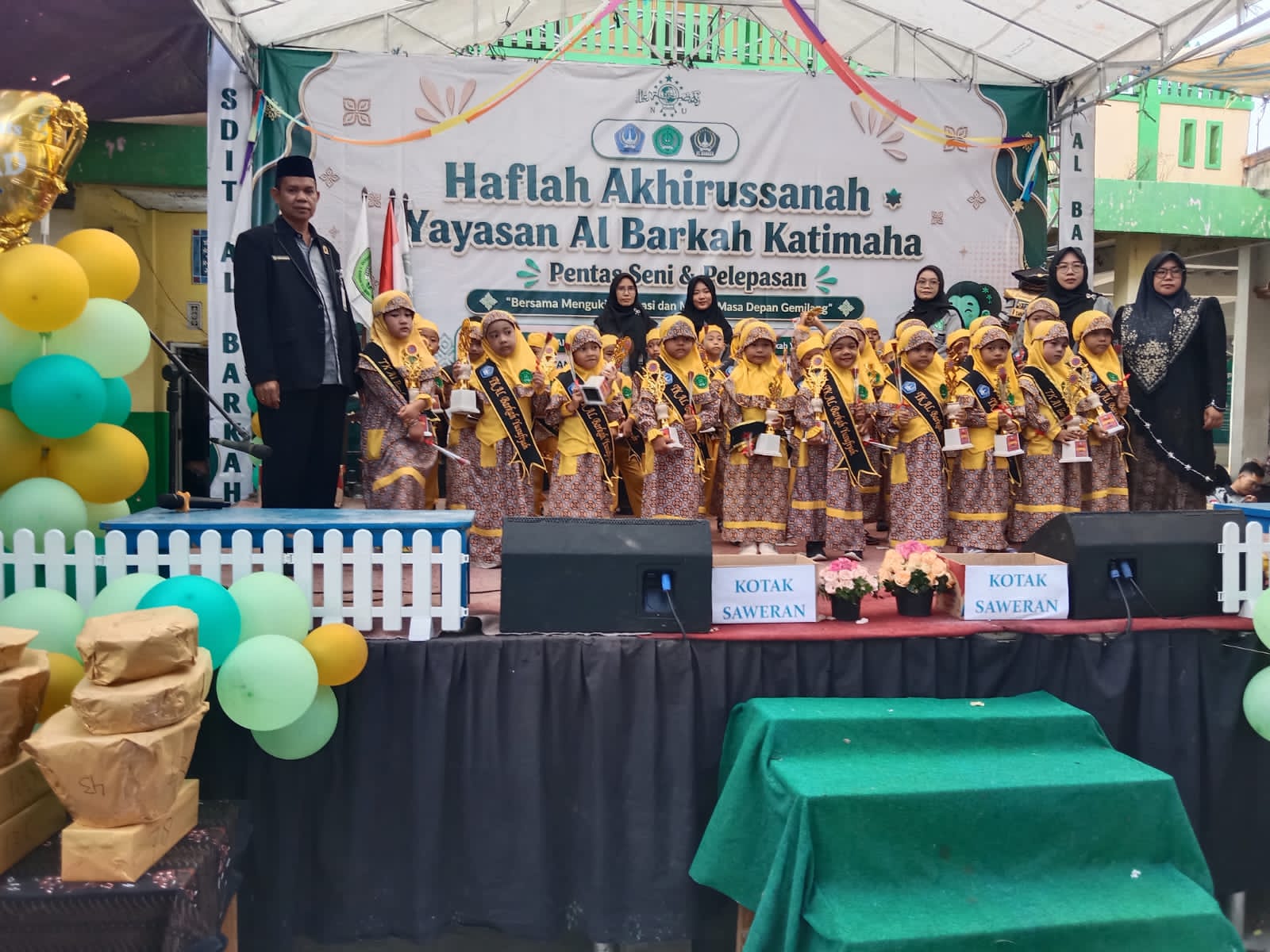 Haflah Akhirussanah Meriah, Ketua Yayasan Pendidikan Al Barkah Katimaha Ajak Siswa Terus Raih Prestasi
