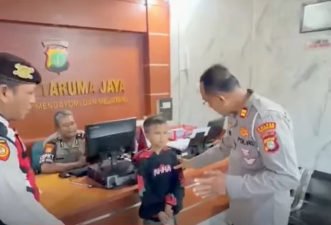 Polsek Tarumajaya Antar Anak Hilang berusia Sembilan Tahun ke Depok, Kembali Bertemu Keluarga