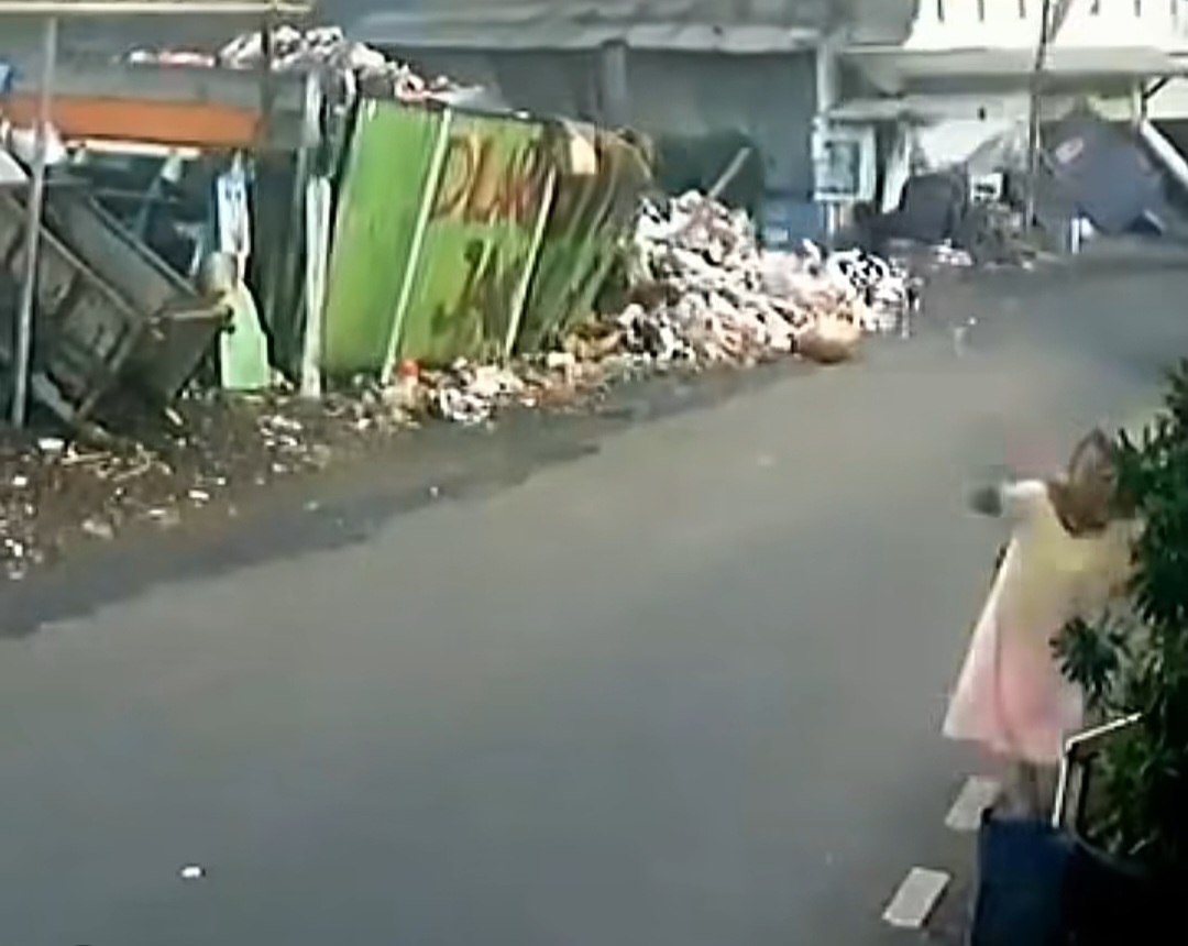 Bangunan Ambruk di Jakarta, Akibat Tanah Terkikis