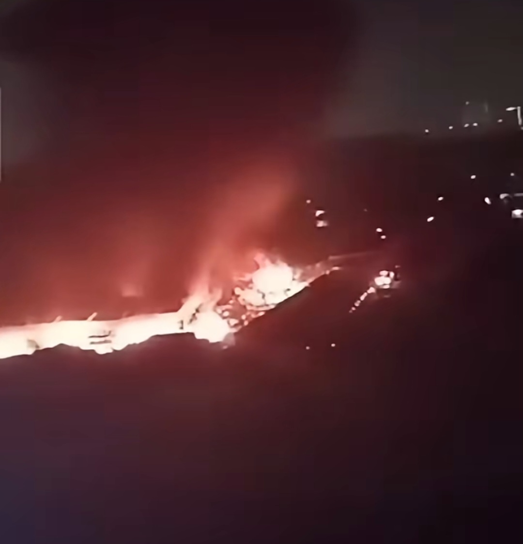 Gudang Terbakar di Kawasan PT Sayap Mas Utama 3 Cakung