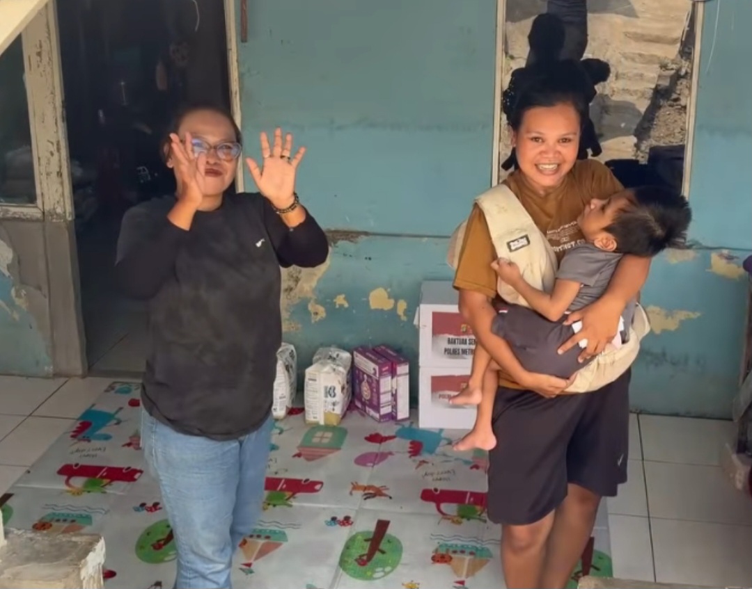 Mengetuk Pintu Kemanusiaan dalam Rangka Hari Bhayangkara ke-80, Polres Metro Bekasi Salurkan Bantuan untuk Anak dengan Hydranencephaly