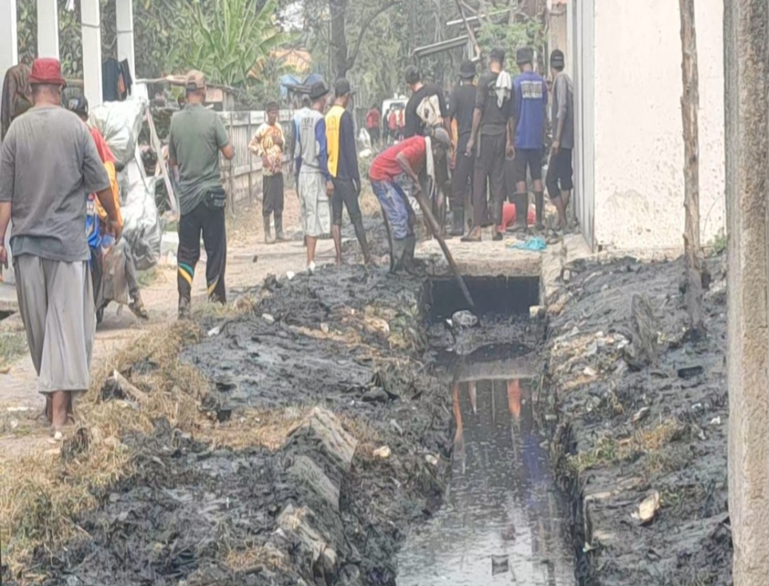 Badru Iskandar Tinjau Tindak Lanjut Program Padat Karya Tunai di Dusun 1 Desa Karangrahayu