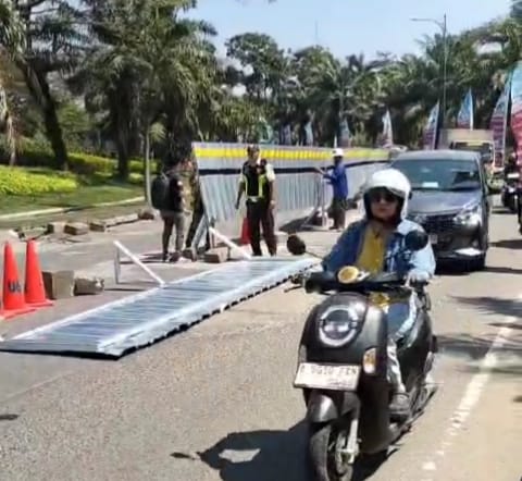 Penyempitan Jalur Bahu Jalan,Warga Keluhkan Mobilnya Tergores Akibat Serpihan Proyek