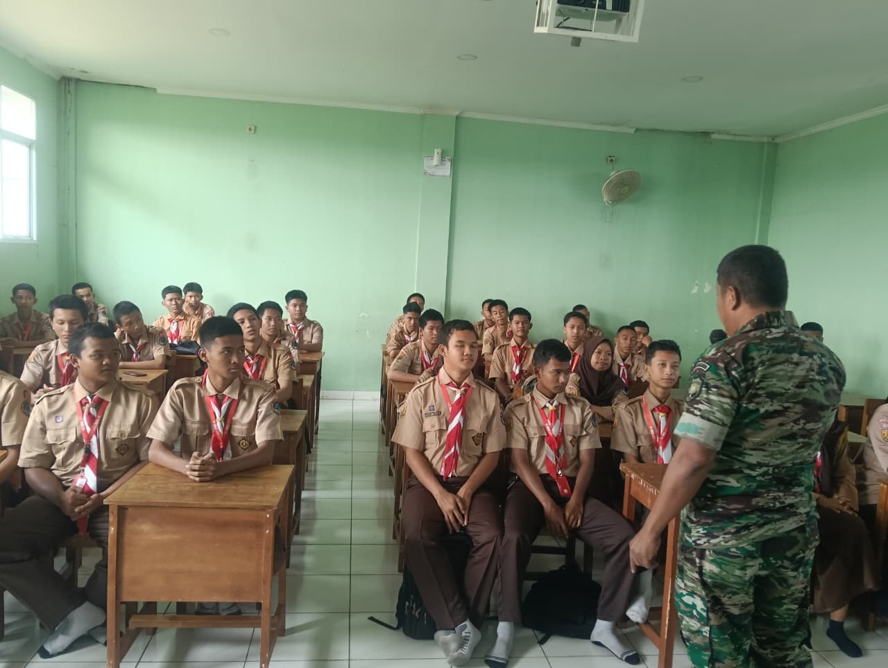 Kodim 0509 Bekasi Perkuat Jiwa Nasionalisme Pelajar Lewat Program Nonfisik TMMD